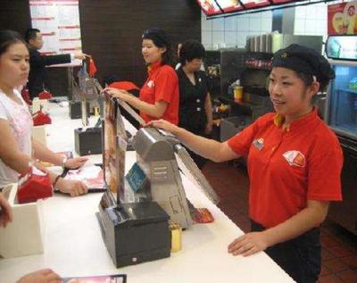 为什么麦当劳、肯德基几乎没有油烟味？揭秘快餐店的专业化运营